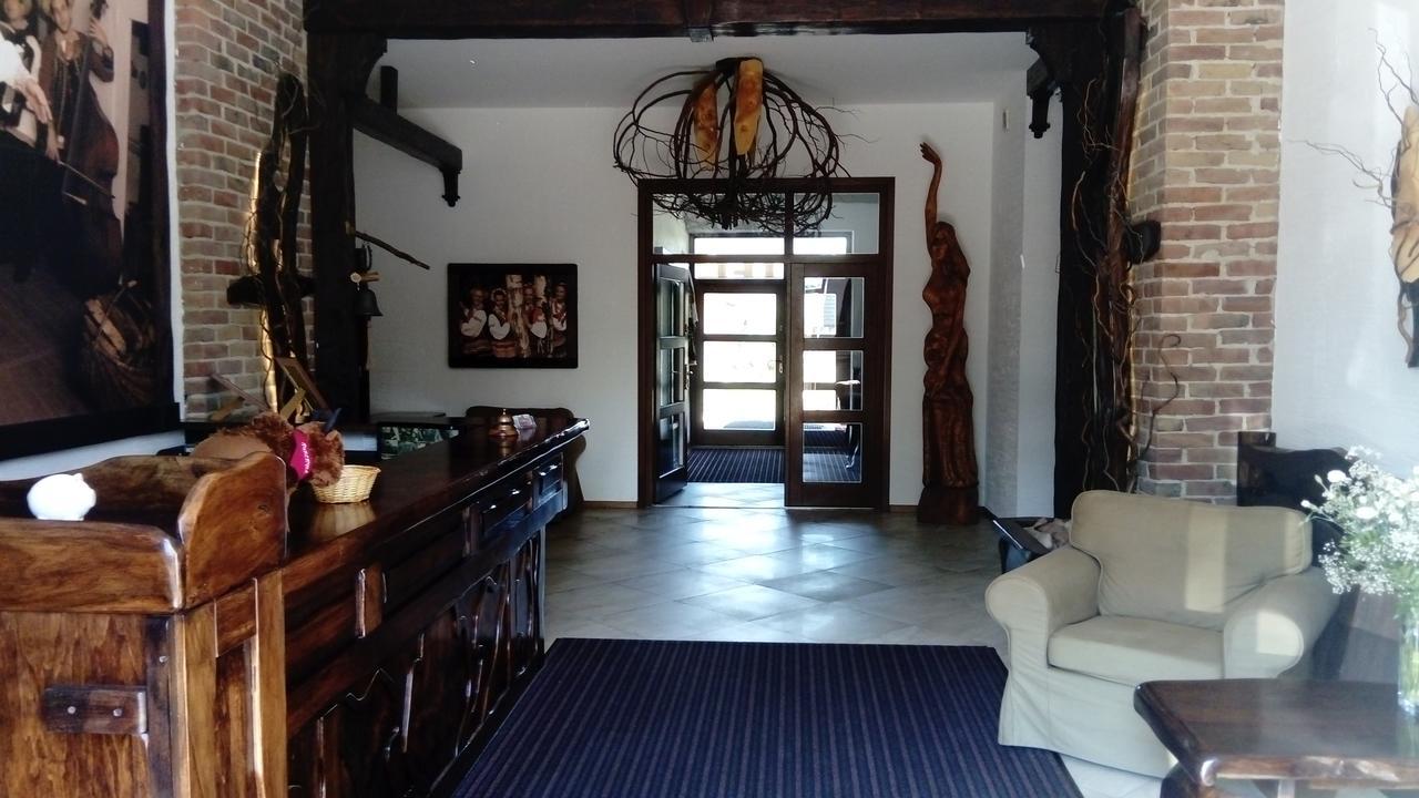 Hotel Marzanna Niedrzwica Koscielna Экстерьер фото