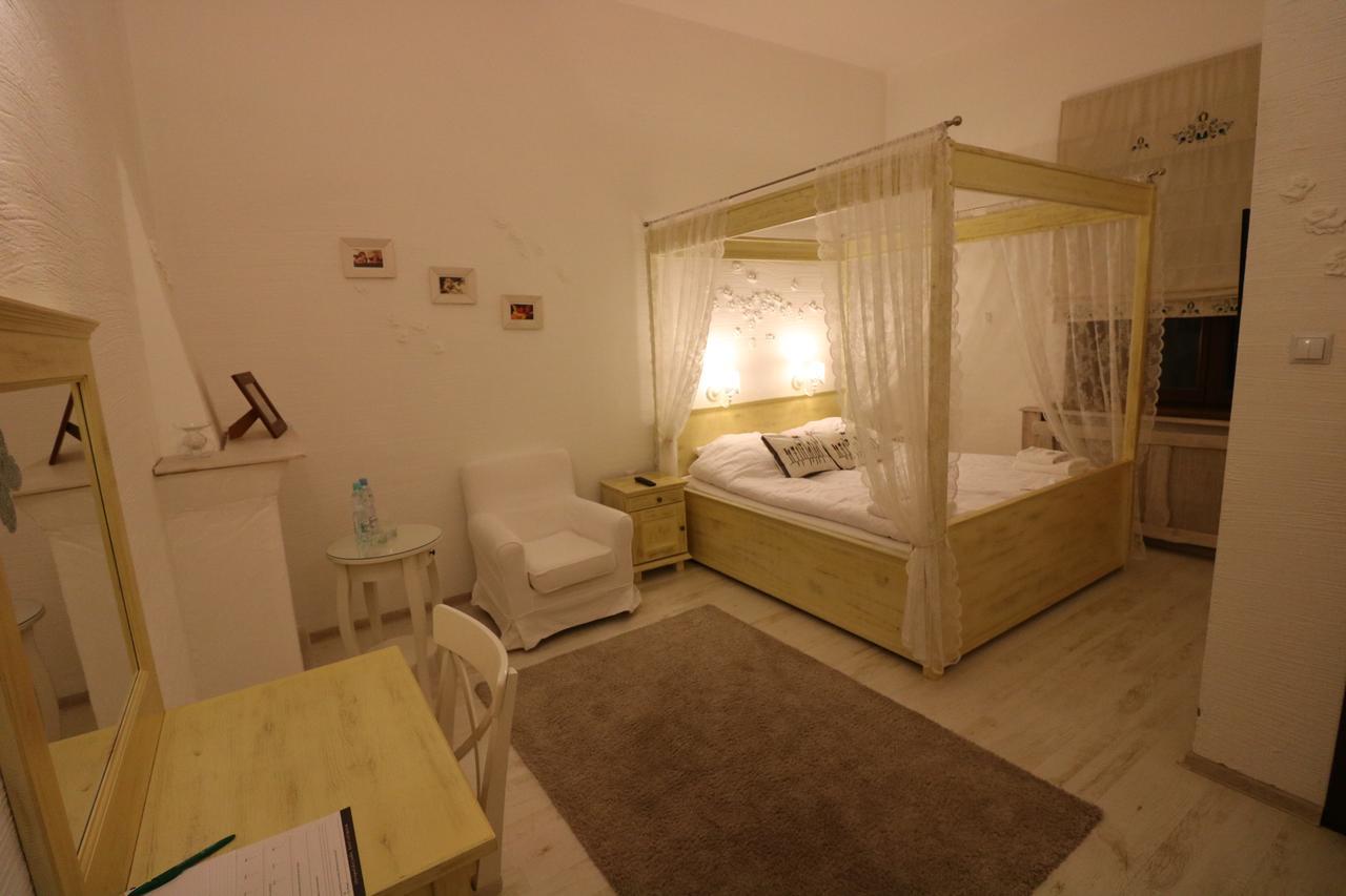 Hotel Marzanna Niedrzwica Koscielna Экстерьер фото