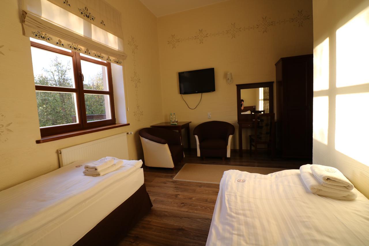 Hotel Marzanna Niedrzwica Koscielna Экстерьер фото